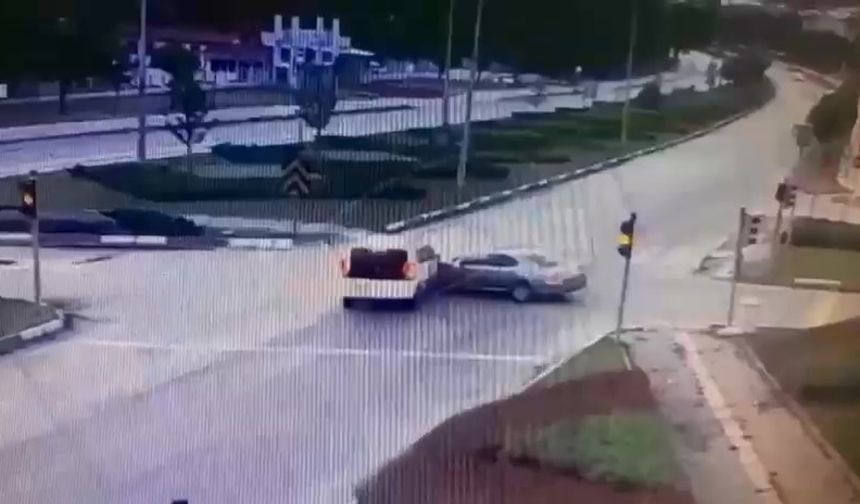 Amasya’da ticari araç ile otomobil çarpıştı: 5 yaralı