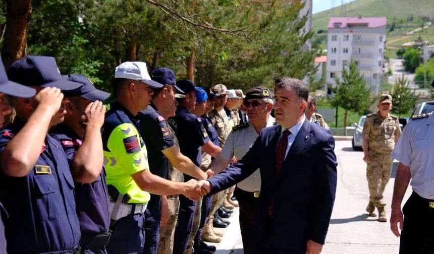 Bayburt’ta görevi başındaki güvenlik güçlerinin bayramı kutlandı