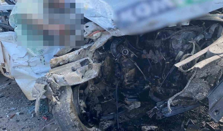 Bayburt’ta tır ile kamyonet çarpıştı: 1 ölü, 2 yaralı
