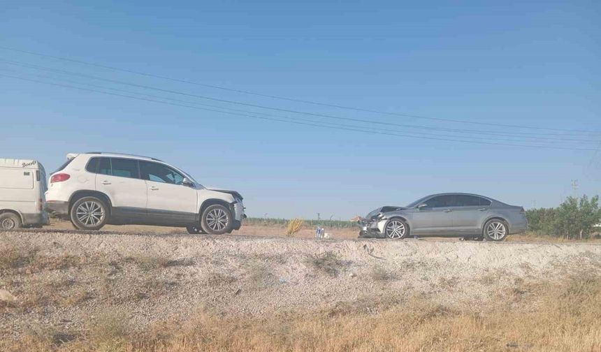 Otomobiller çarpıştı, 1 çocuk öldü, 6 kişi yaralandı
