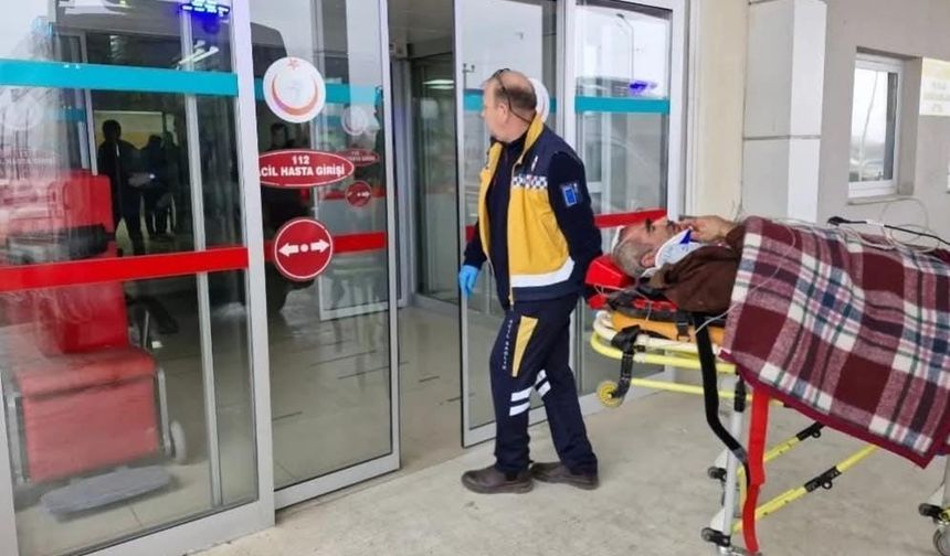 Tırpanla ot biçerken parmağını kopardı