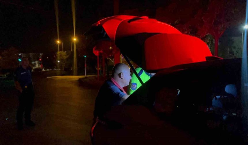 Yolun karşısına geçmek isteyen kadına ters yönden gelen plakasız araç çarptı
