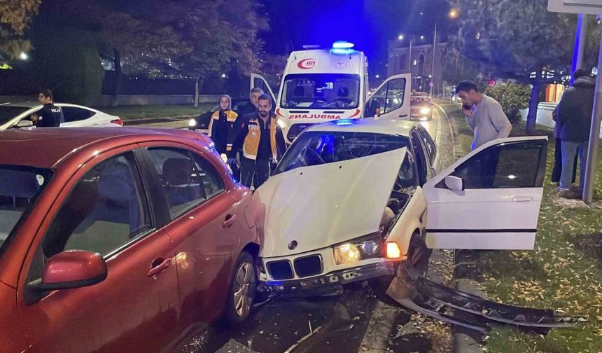 Sivas’ta 5 araç birbirine girdi: 1 kişi yaralandı