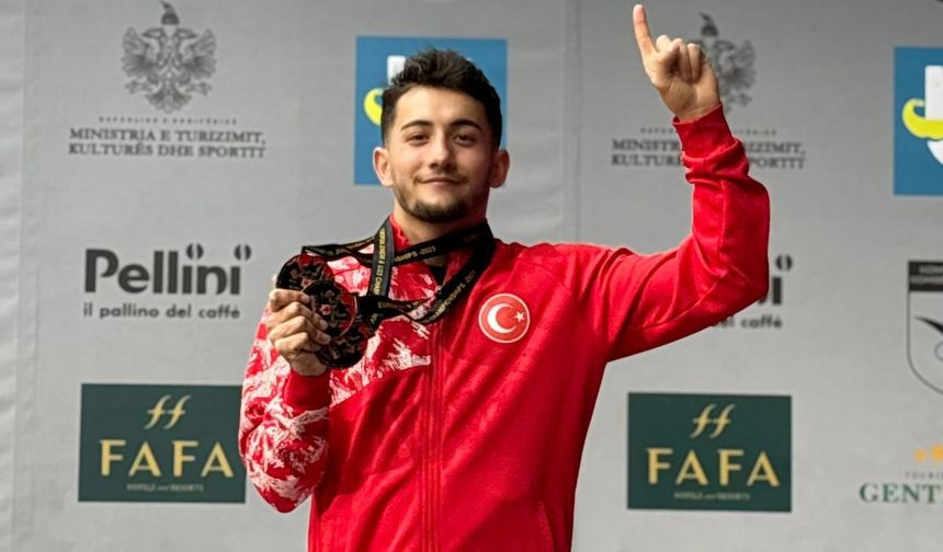 Burak Aykun, Avrupa'nın En Güçlü Genç Haltercisi Oldu