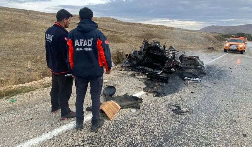 Alev alan araçtan 5 canı kurtardı: AFAD görevlisine başarı belgesi
