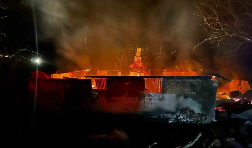 Alevlere teslim olan evde yanarak hayatını kaybetti