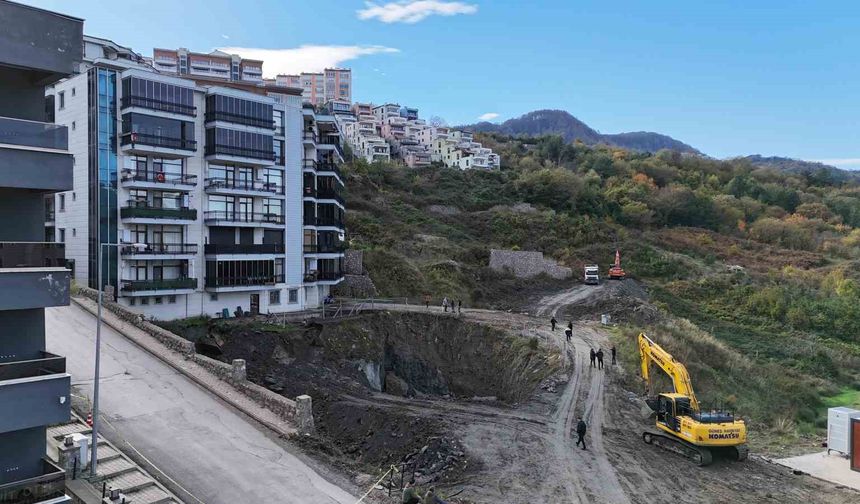 Amasra'da inşaat alanında yaşanan göçüğün ardından 24 dairede yaşayan 70 kişi tahliye edildi