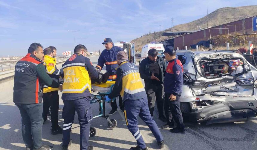 Çorum'da cip ile kamyon çarpıştı: 5 yaralı