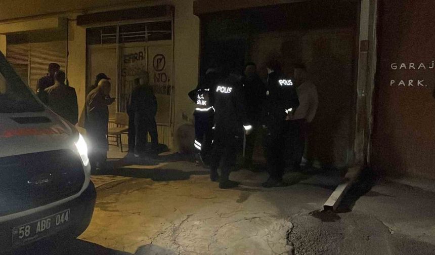 Eşinden haber alamayınca garaja indi, otomobilin içinde ölü buldu