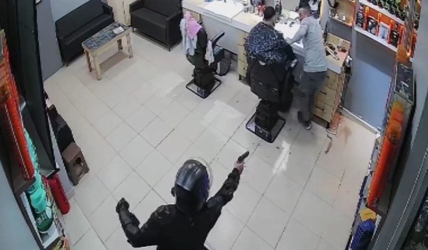 Sinop'ta berber dükkanına silahlı saldırı: O anlar kamerada
