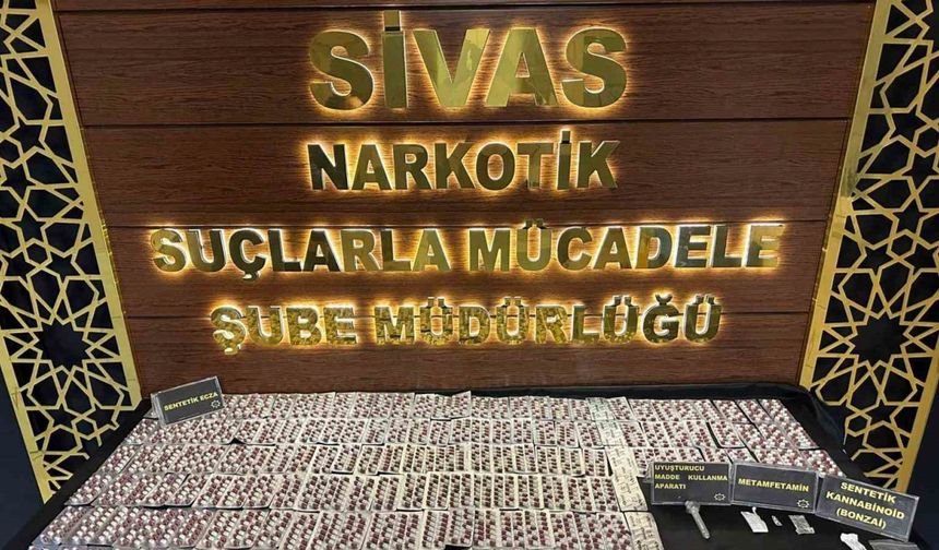 Sivas’ta uyuşturucu madde bulunduran 4 kişi yakalandı, şahıslardan 1’i tutuklandı