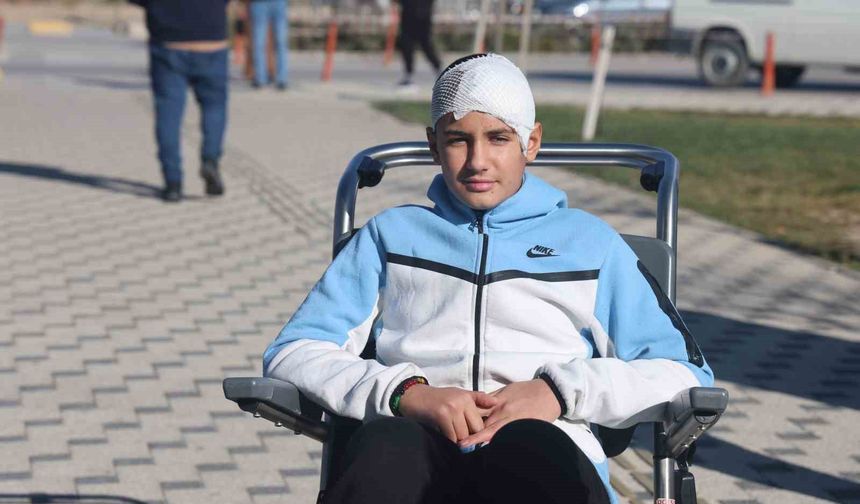 Akran zorbalığına maruz kalan 13 yaşındaki çocuğun kafatası titanyum parçalarıyla yeniden oluşturuldu
