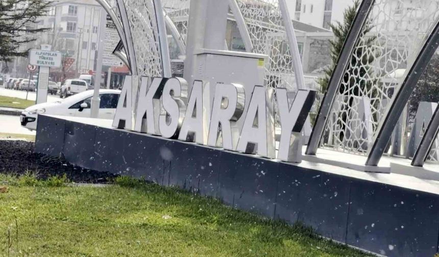 Aksaray merkeze mevsimin ilk karı yağdı