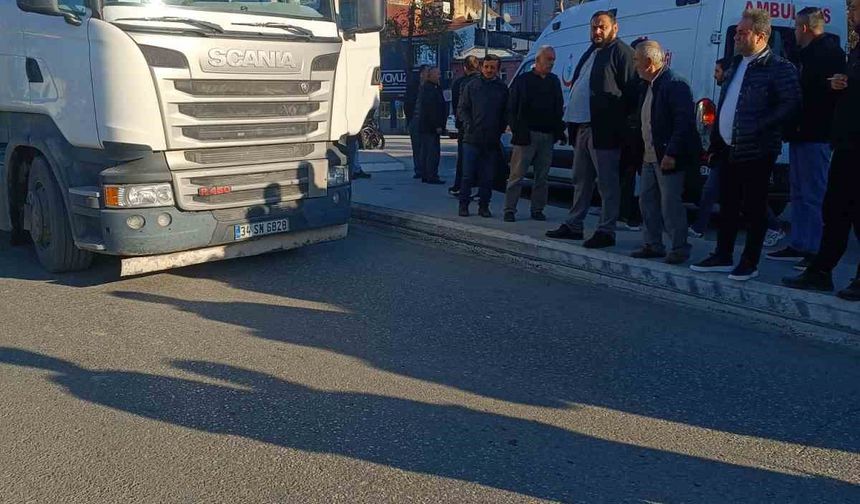 Alaplı'da karşı yola geçmeye çalışan çocuğa tır çarptı: 1 yaralı