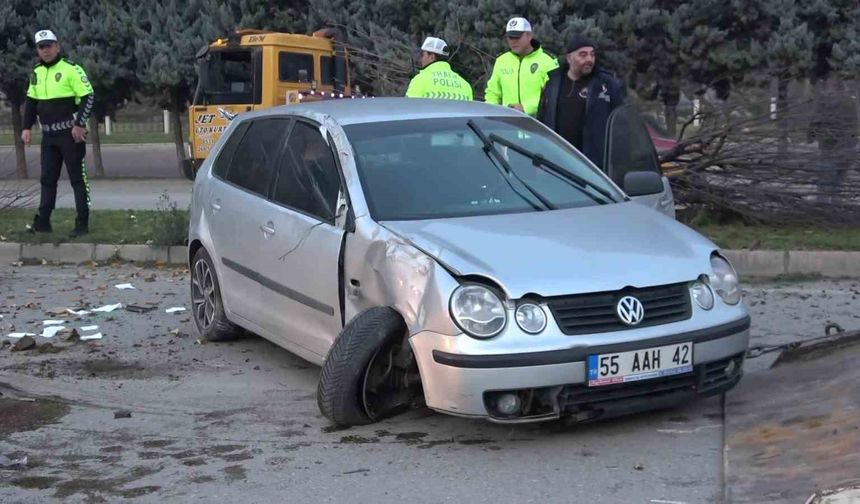 Amasya'da iki otomobil çarpıştı: 3 yaralı
