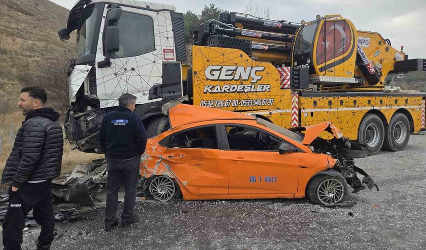 Ankara'da 6 araçlı zincirleme kaza: 5 yaralı