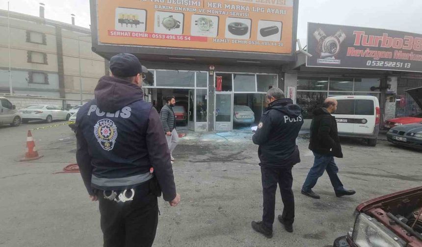 Aracın LPG tankı patladı: 3 yaralı