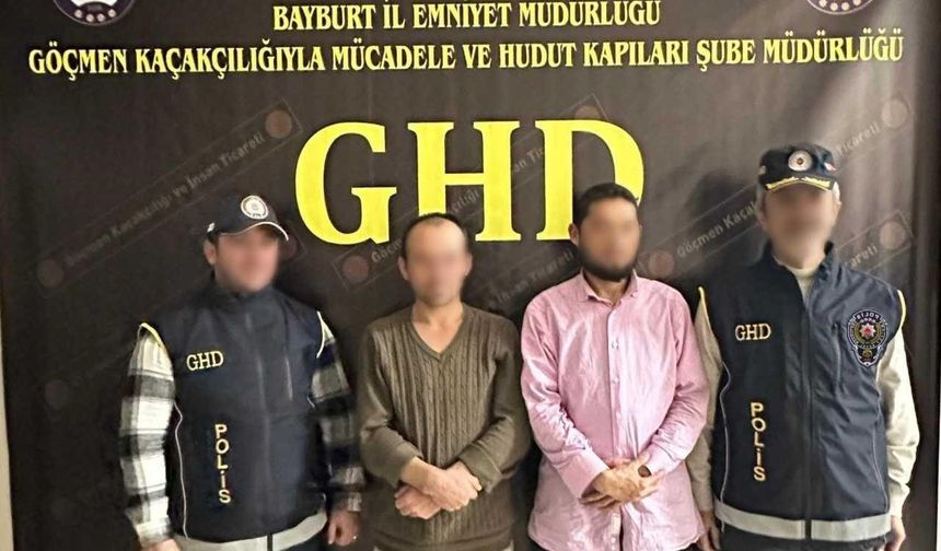Bayburt'ta 2 düzensiz göçmen ile 1 göçmen kaçakçısı yakalandı