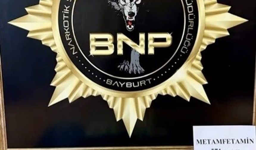 Bayburt'ta uyuşturucu operasyonu: İranlı şahsın mide ve bağırsağında 571 gram metamfetamin çıktı
