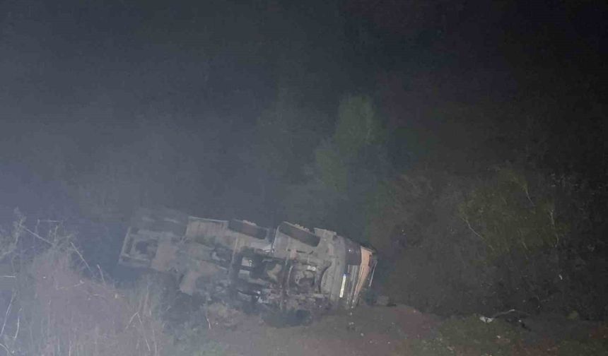 Beton mikseri 150 metrelik uçuruma yuvarlandı: 2 yaralı