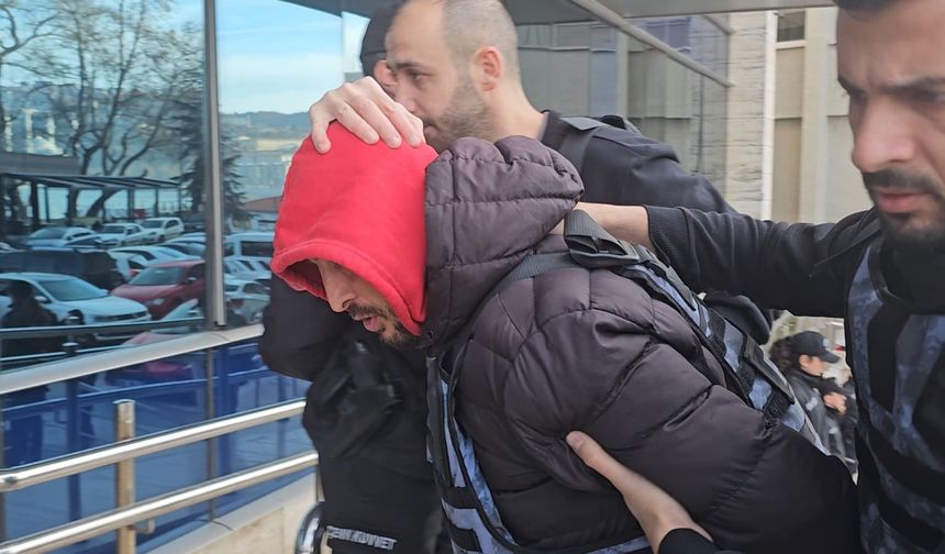 Bıçaklı cinayetin zanlısı kendini böyle savundu; '3 kişi bana saldırdı, yoksa ben ölecektim'