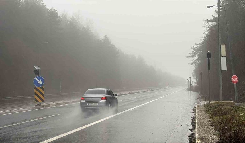 Bolu Dağı'nda sis ve sağanak sebebiyle görüş mesafesi 30 metreye düştü