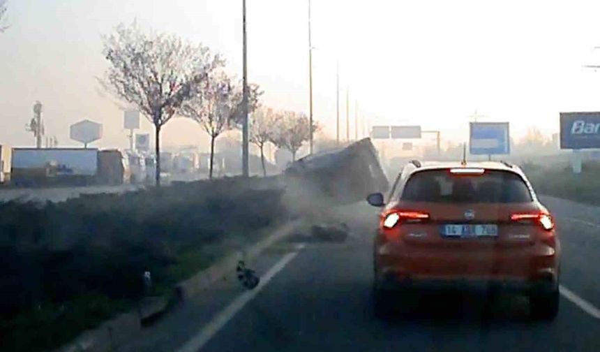 Bolu'da kaza anı güvenlik kamerasında: Makasa giren araç kazaya neden olmuş