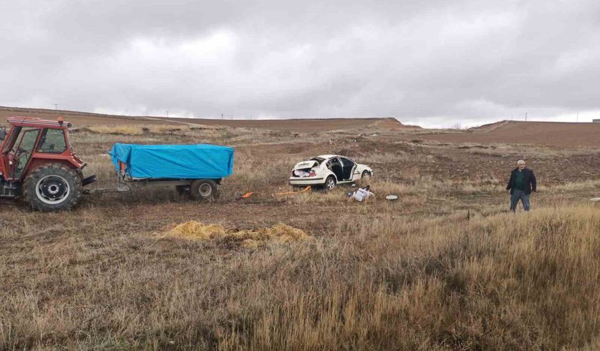Çorum'da otomobil şarampole yuvarlandı: 2 yaralı