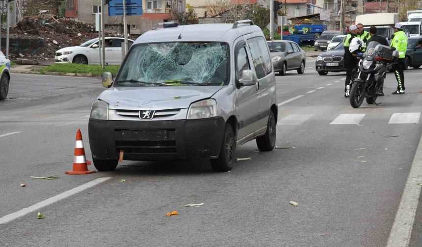 Hafif ticari aracın çarptığı bisikletli ağır yaralandı