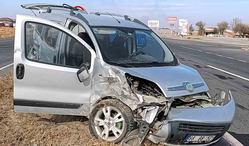 Hastaneden dönen karı koca kaza yapıp hastanelik oldu