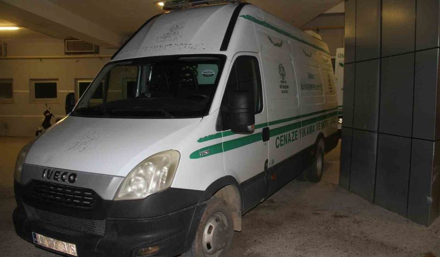 Husumetlileri tarafından, 7 yaşındaki oğlunun gözü önünde vurularak öldürüldü