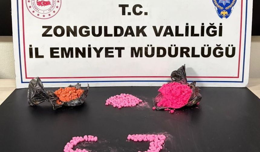 İstanbul'dan Ereğli'ye 3 bin adet extacy uyuşturucu getiren sevgililer yakalandı