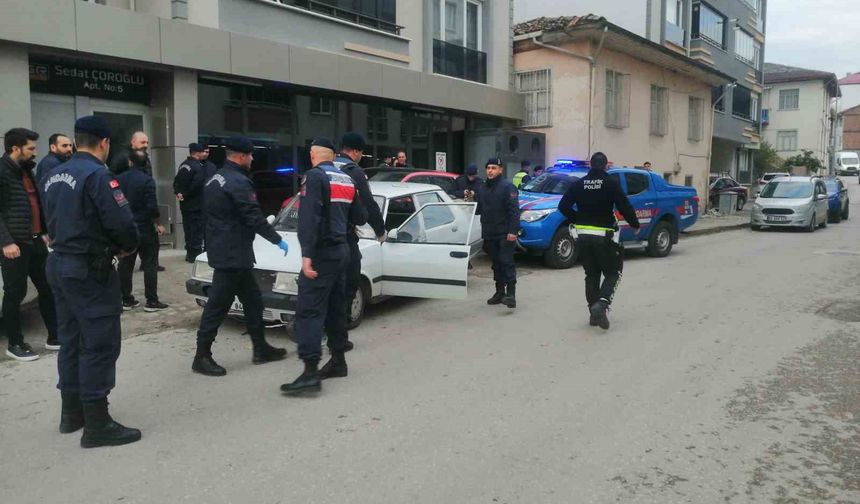Jandarma personelini yaralayan sürücü, kovalamaca sonrası yakalandı