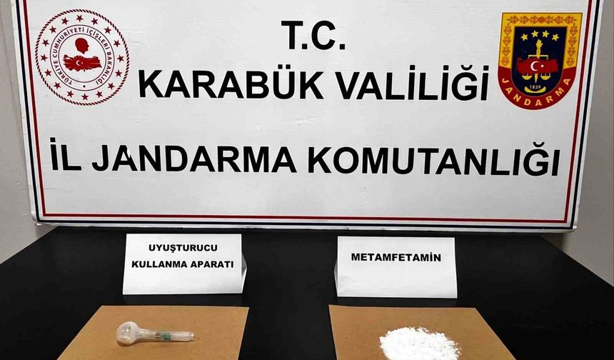 Karabük'te 70 adet sentetik ecza hap ele geçirildi