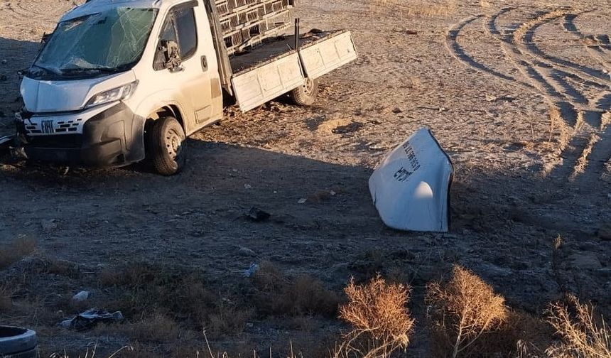 Karapınar'da şarampole devrilen kamyonet sürücüsü yaralandı
