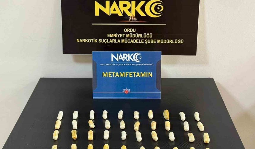 Midesinden 407 gram uyuşturucu çıktı: 2 tutuklama