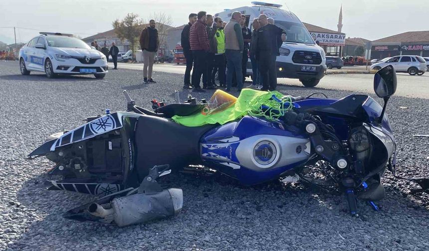 Otomobille çarpışan motosikletli yaralandı