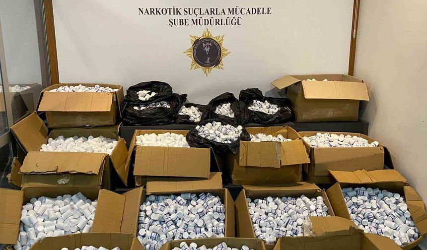 Samsun'da peş peşe giden 3 araçtan 350 bin uyuşturucu hap ele geçirildi