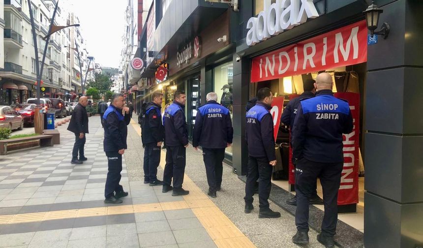 Sinop'ta zabıta ekiplerinden kaldırım işgali denetimi
