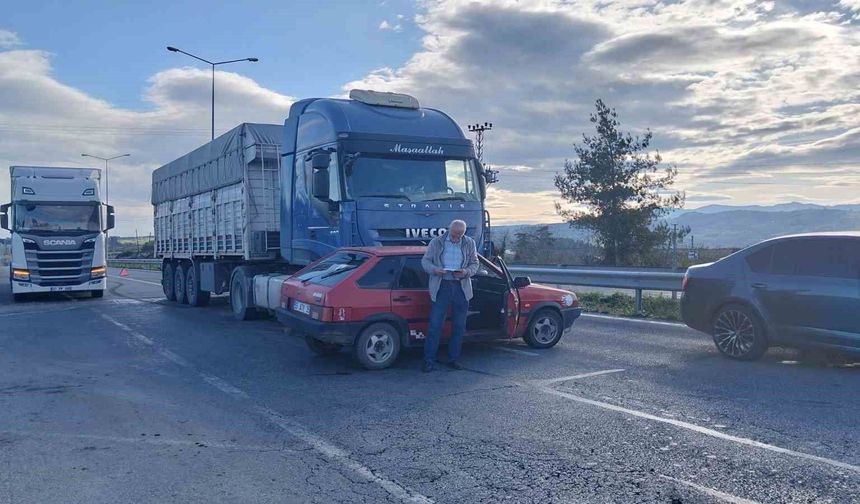 Tır, çarptığı otomobili 20 metre sürükledi