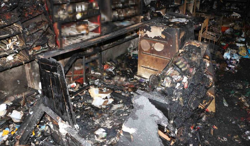 Veresiye alamadığı için bakkalı ateşe verdi