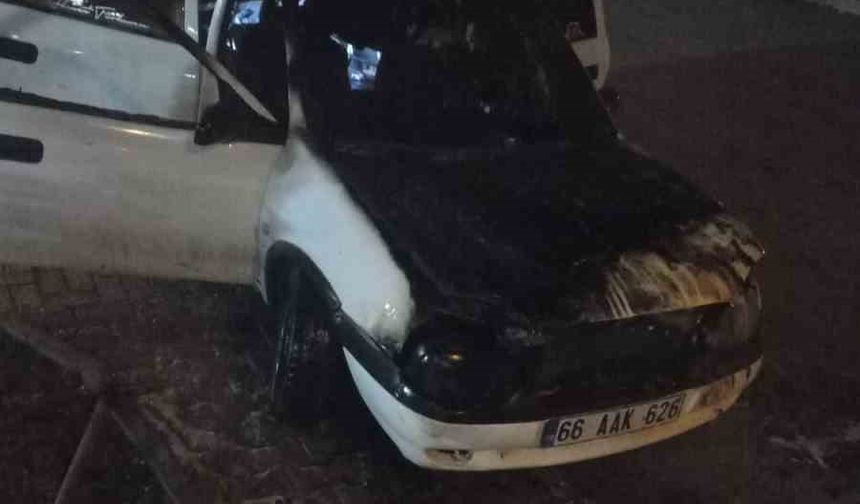 Yozgat'ta otomobil alevlere teslim oldu