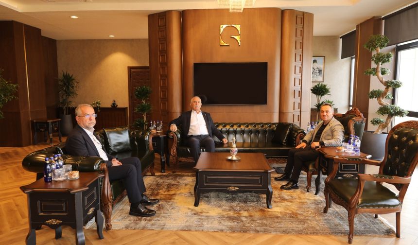 CHP'li Durmaz ve Zile Belediye Başkanı Sargın, Rektör Yılmaz'ı Ziyaret Etti