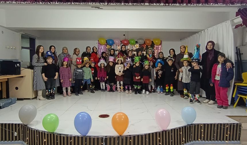 Fatih İlkokulu’nda Anasınıfı Öğrencilerinden Renkli Defile