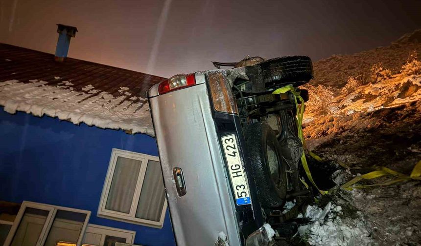 Artvin'de trafik kazası: 1 ölü, 1 yaralı