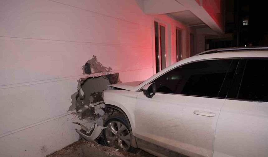 'Dur' ihtarına uymadı, kaza yapınca durmak zorunda kaldı