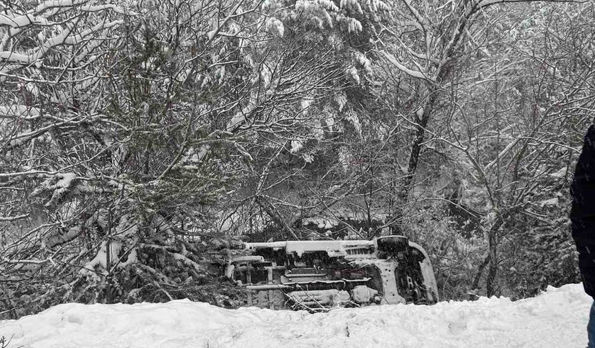 Gümüşhane'de ambulans dere yatağına yuvarlandı
