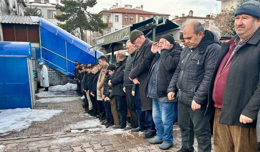 Krikonun kayması ile otobüsün altında kalan genç toprağa verildi