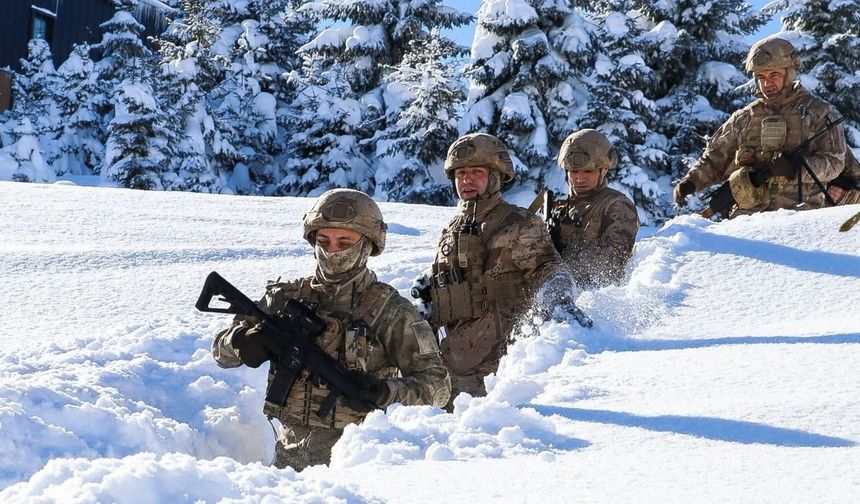 Ordu'da jandarmadan kar altında arama-kurtarma tatbikatı