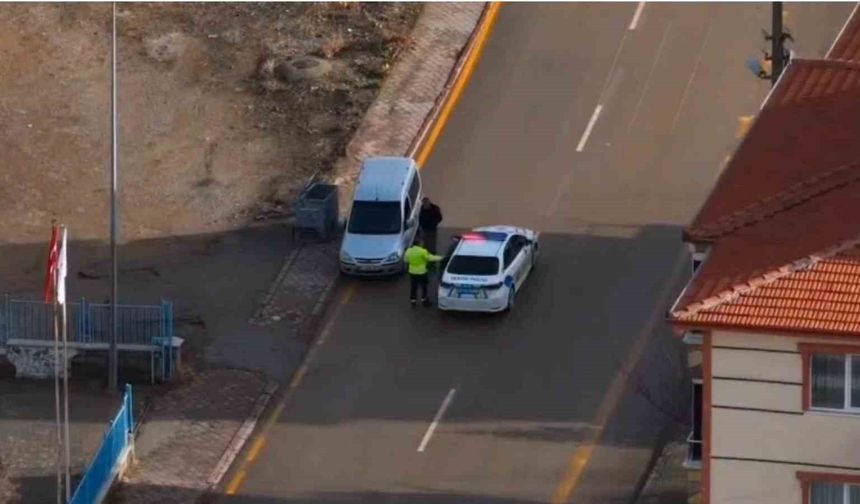 Trafik uygulamasından kaçtı, havadan yapılan sıcak takiple yakalandı: Sürücüye ceza yağdı